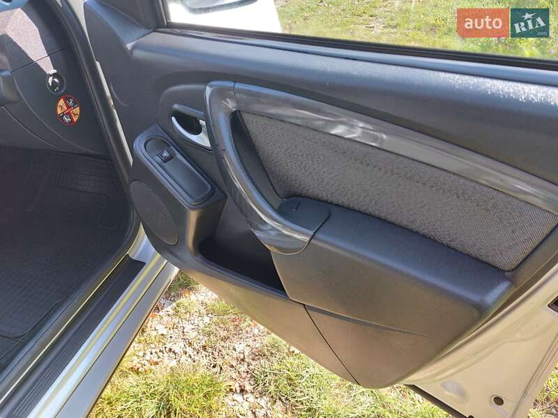 Позашляховик / Кросовер Dacia Duster 2017 в Тернополі фото 15 Позашляховик / Кросовер Dacia Duster 2017 в Тернополі