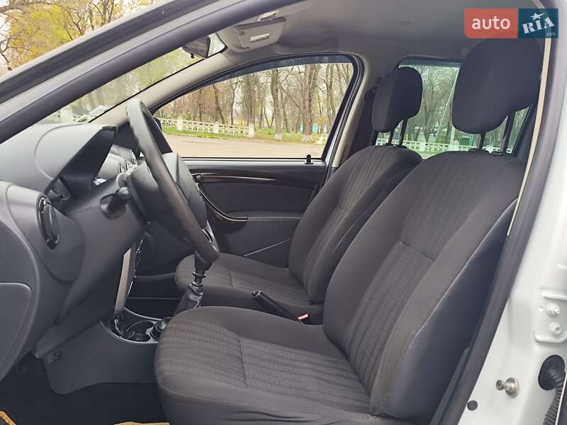 Позашляховик / Кросовер Dacia Duster 2012 в Новоархангельську