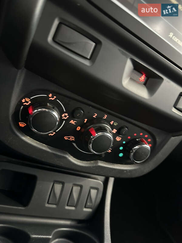 Внедорожник / Кроссовер Dacia Duster 2014 в Киеве фото 35 Внедорожник / Кроссовер Dacia Duster 2014 в Киеве