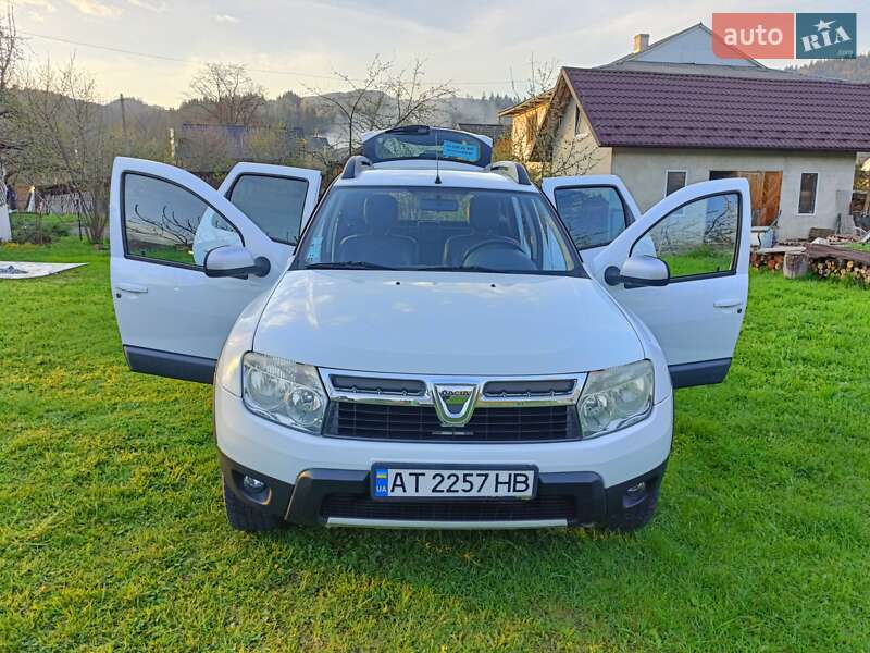 Позашляховик / Кросовер Dacia Duster 2011 в Верховині
