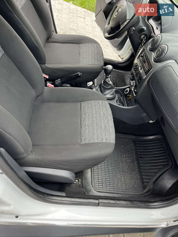 Внедорожник / Кроссовер Dacia Duster 2010 в Калуше фото 41 Внедорожник / Кроссовер Dacia Duster 2010 в Калуше