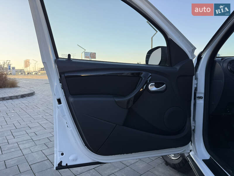 Позашляховик / Кросовер Dacia Duster 2011 в Луцьку