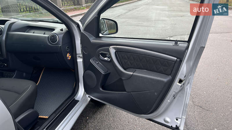 Позашляховик / Кросовер Dacia Duster 2015 в Умані