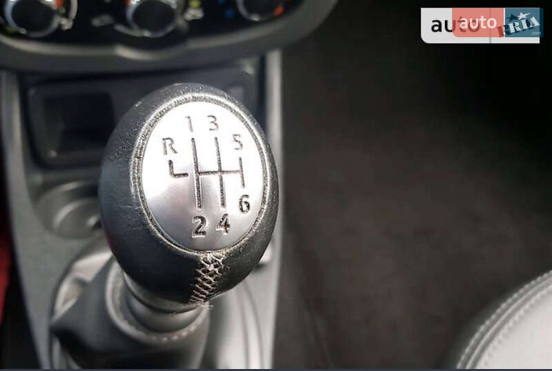 Позашляховик / Кросовер Dacia Duster 2016 в Звенигородці