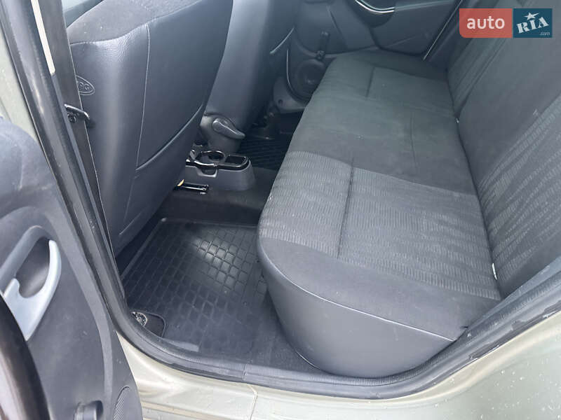 Позашляховик / Кросовер Dacia Duster 2011 в Львові