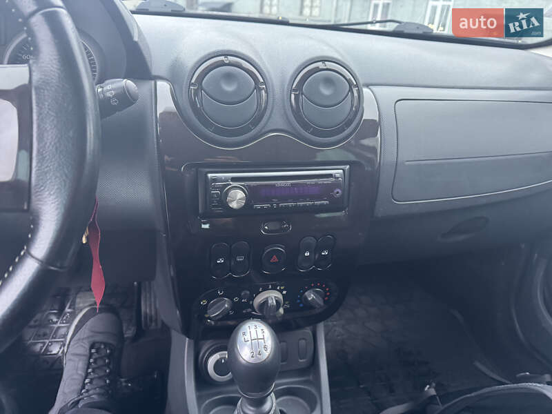 Позашляховик / Кросовер Dacia Duster 2011 в Львові