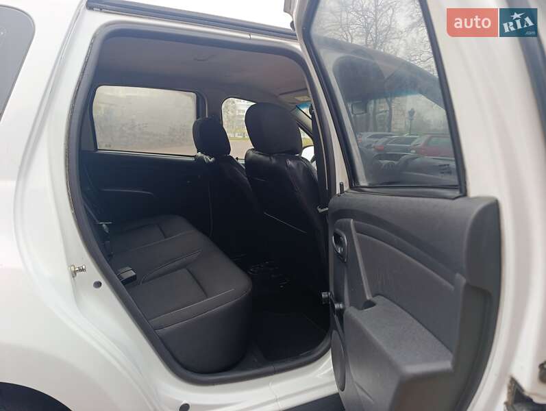 Позашляховик / Кросовер Dacia Duster 2016 в Звягелі