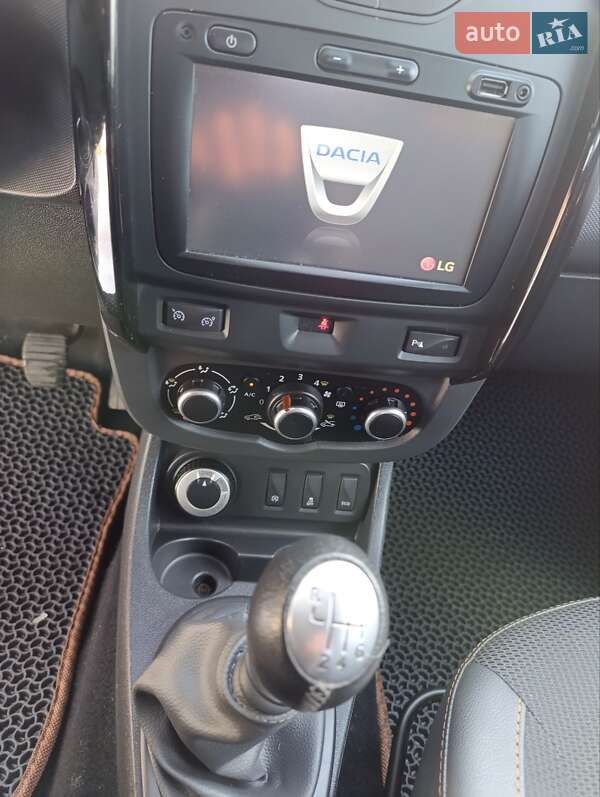 Внедорожник / Кроссовер Dacia Duster 2017 в Золочеве