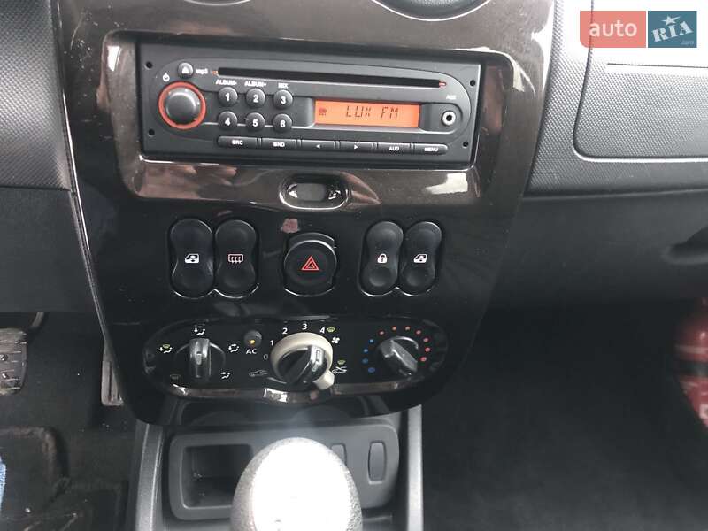 Внедорожник / Кроссовер Dacia Duster 2011 в Каменке