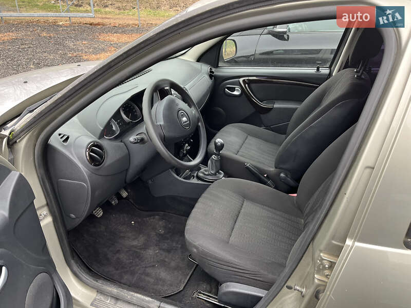 Внедорожник / Кроссовер Dacia Duster 2011 в Владимире