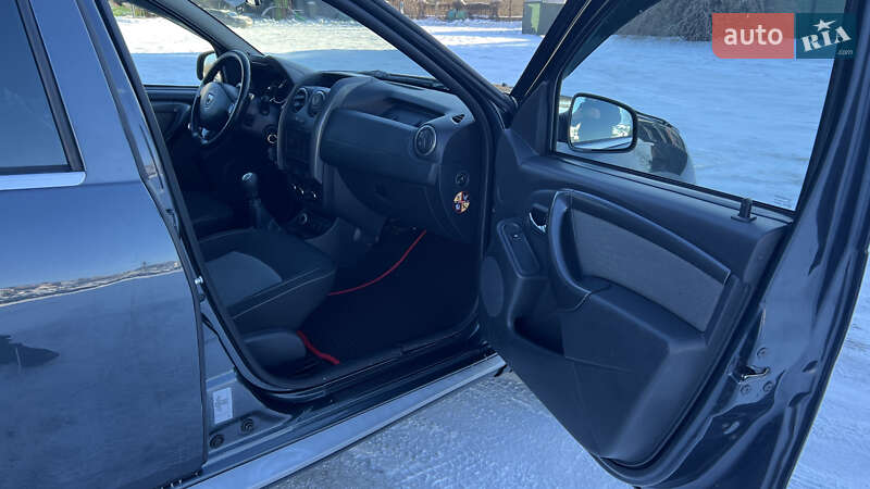 Позашляховик / Кросовер Dacia Duster 2016 в Умані