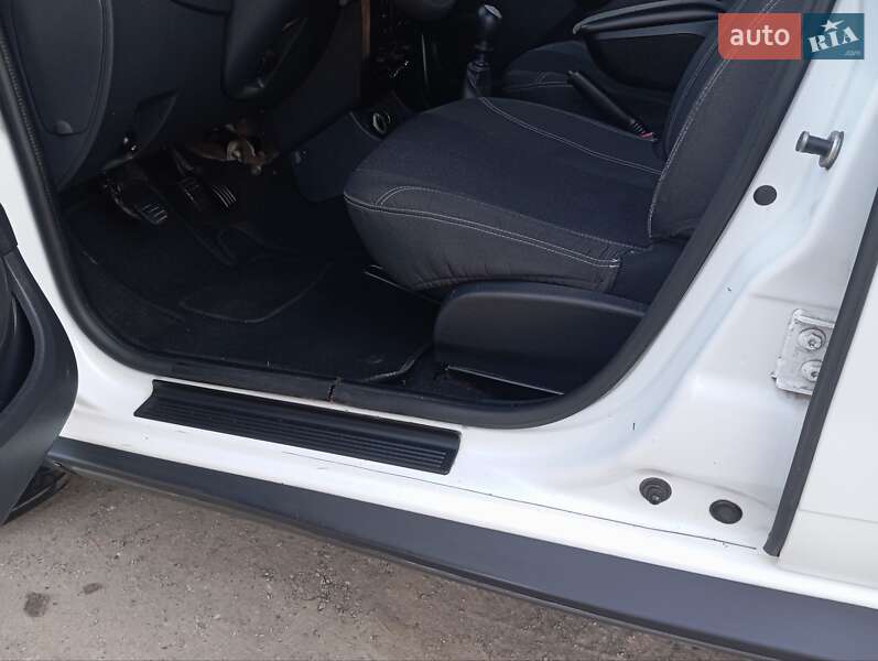 Позашляховик / Кросовер Dacia Duster 2012 в Нікополі фото 28 Позашляховик / Кросовер Dacia Duster 2012 в Нікополі