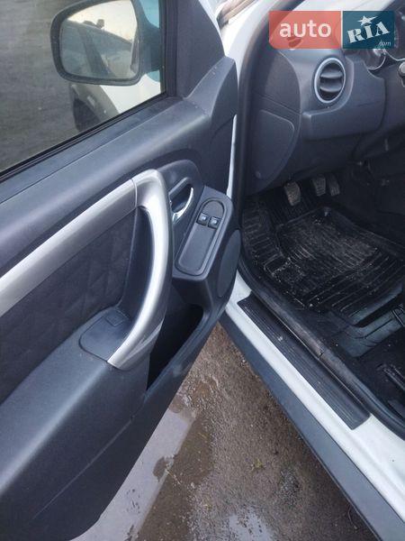 Позашляховик / Кросовер Dacia Duster 2014 в Дубні