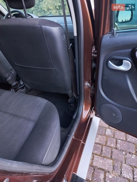 Внедорожник / Кроссовер Dacia Duster 2011 в Дубно фото 52 Внедорожник / Кроссовер Dacia Duster 2011 в Дубно