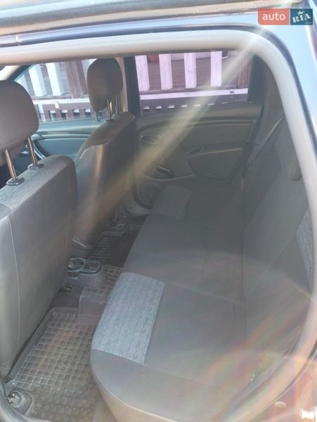 Позашляховик / Кросовер Dacia Duster 2011 в Стрию