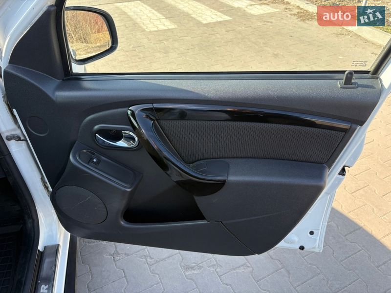 Позашляховик / Кросовер Dacia Duster 2015 в Києві