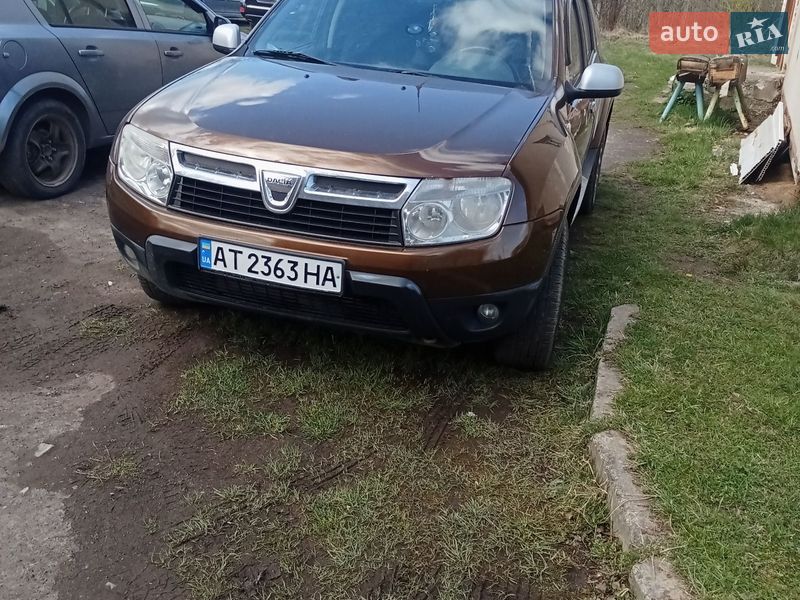 Позашляховик / Кросовер Dacia Duster 2011 в Долині