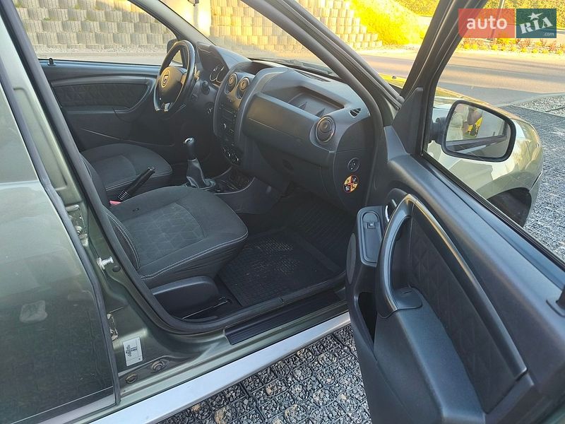 Позашляховик / Кросовер Dacia Duster 2015 в Мені