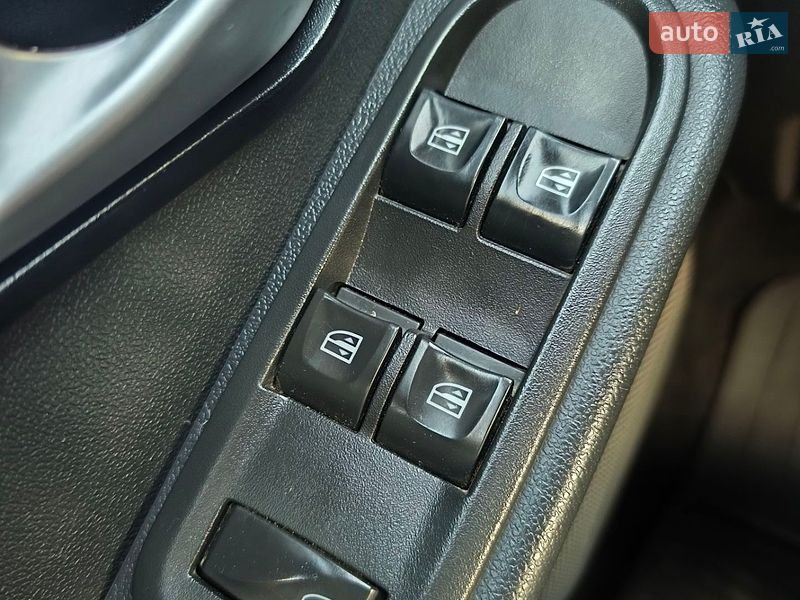 Позашляховик / Кросовер Dacia Duster 2015 в Мені