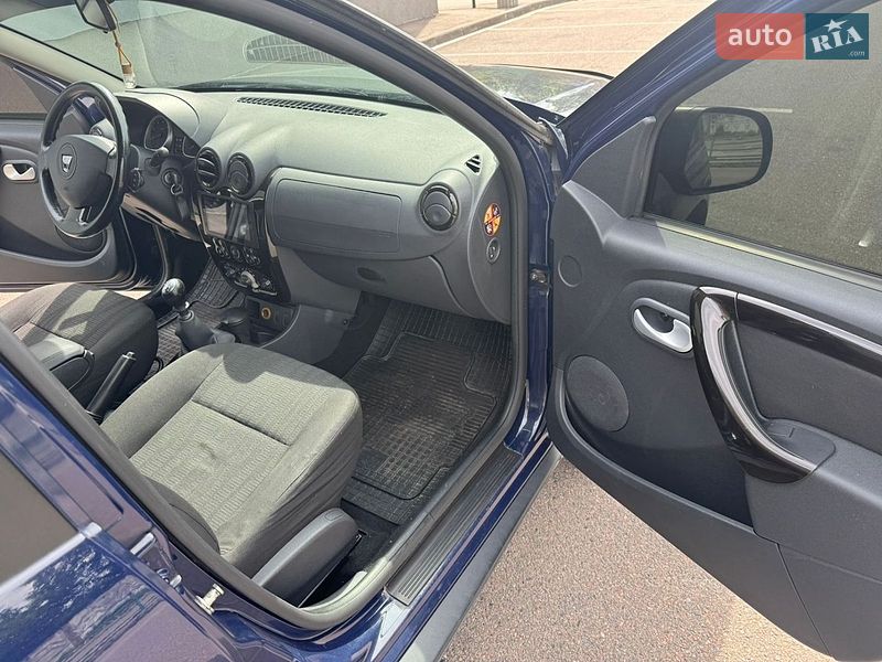 Позашляховик / Кросовер Dacia Duster 2011 в Кам'янському
