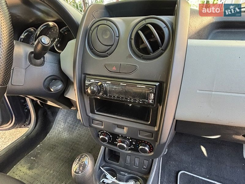Позашляховик / Кросовер Dacia Duster 2014 в Сараті