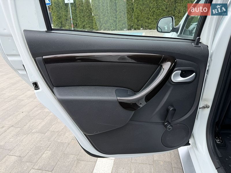 Позашляховик / Кросовер Dacia Duster 2010 в Луцьку