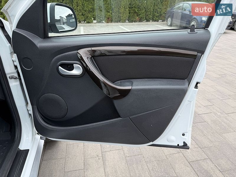 Позашляховик / Кросовер Dacia Duster 2010 в Луцьку