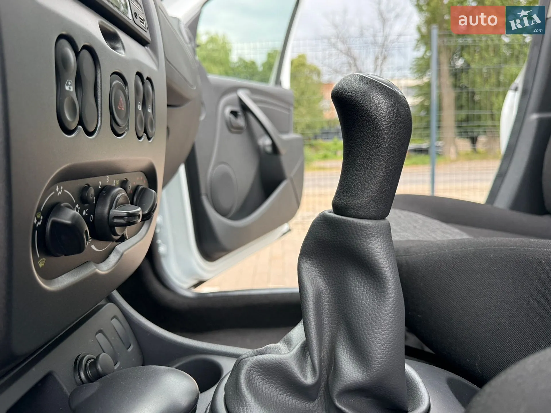 2013 Dacia Duster - мініатюра 68