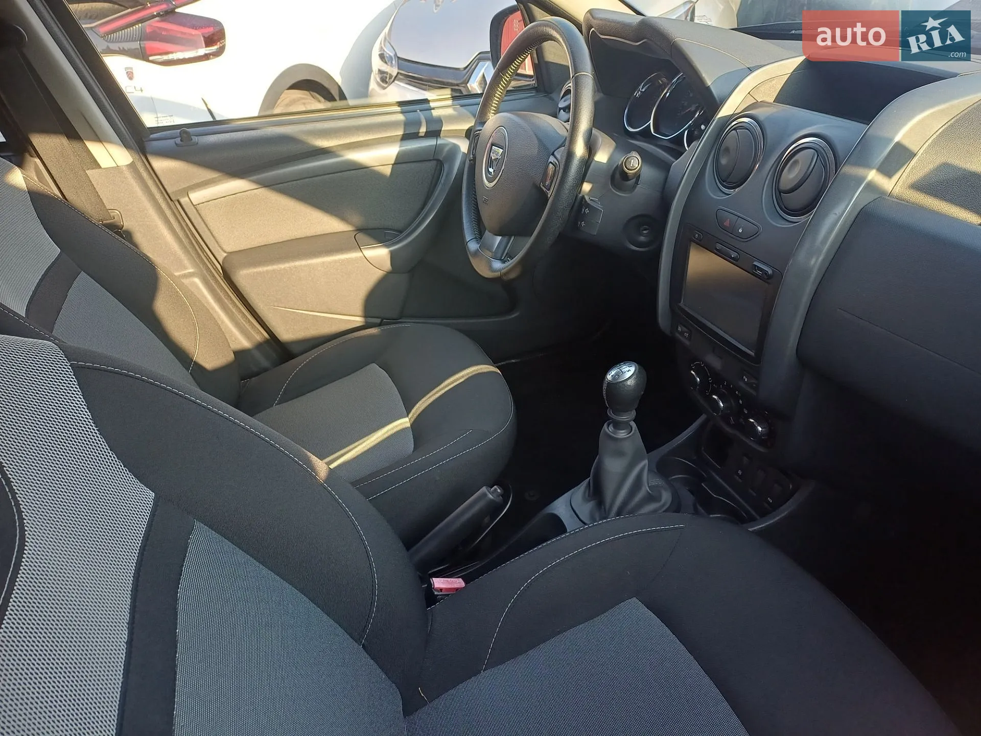 2016 Dacia Duster - мініатюра 2
