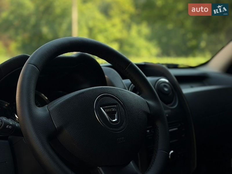 Позашляховик / Кросовер Dacia Duster 2016 в Бурштині
