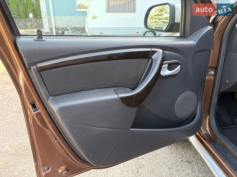 Позашляховик / Кросовер Dacia Duster 2011 в Луцьку