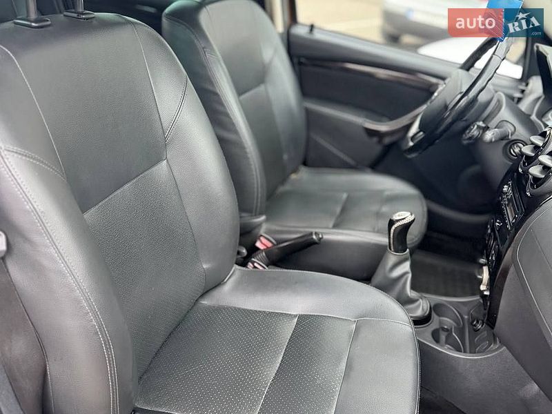 Позашляховик / Кросовер Dacia Duster 2011 в Івано-Франківську