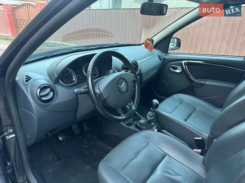 Позашляховик / Кросовер Dacia Duster 2012 в Охтирці