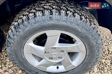 Позашляховик / Кросовер Dacia Duster 2010 в Стрию