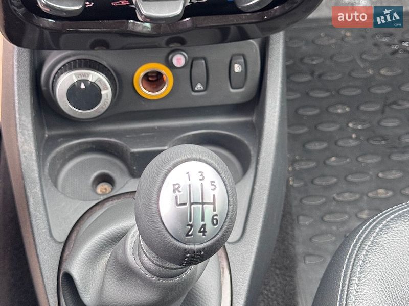 Позашляховик / Кросовер Dacia Duster 2010 в Стрию