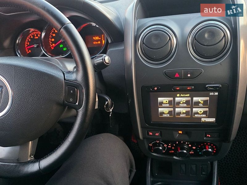 Позашляховик / Кросовер Dacia Duster 2015 в Новоархангельську