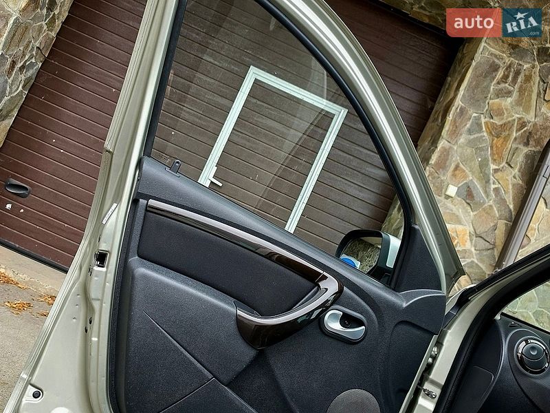 Позашляховик / Кросовер Dacia Duster 2011 в Луцьку