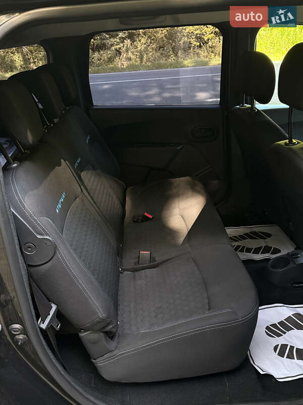 Минивэн Dacia Lodgy Stepway 2016 в Стрые фото 25 Минивэн Dacia Lodgy Stepway 2016 в Стрые