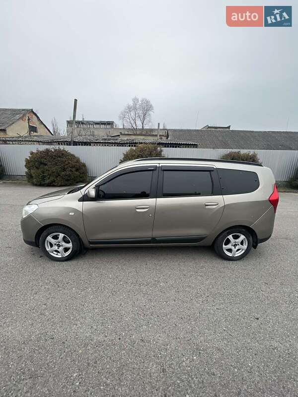 Мінівен Dacia Lodgy 2013 в Ужгороді