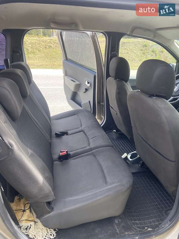 Мінівен Dacia Lodgy 2012 в Львові