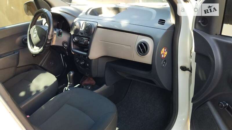 Минивэн Dacia Lodgy 2013 в Львове