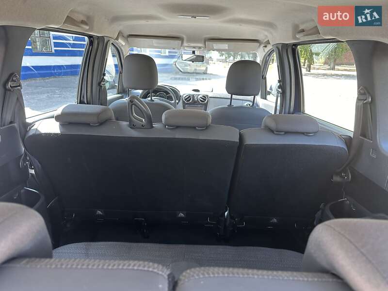 Мінівен Dacia Lodgy 2012 в Лебедині
