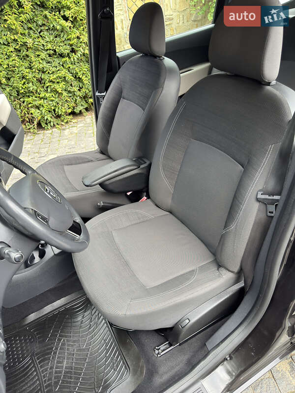 Минивэн Dacia Lodgy 2013 в Черновцах