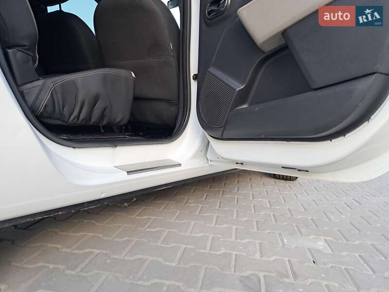 Минивэн Dacia Lodgy 2013 в Киеве