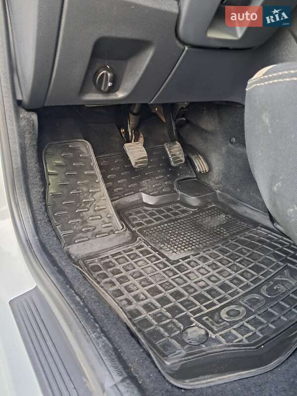 Минивэн Dacia Lodgy 2013 в Киеве