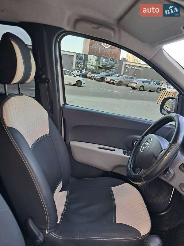 Минивэн Dacia Lodgy 2013 в Киеве