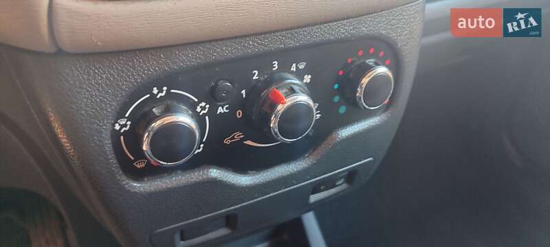 Мінівен Dacia Lodgy 2012 в Луцьку