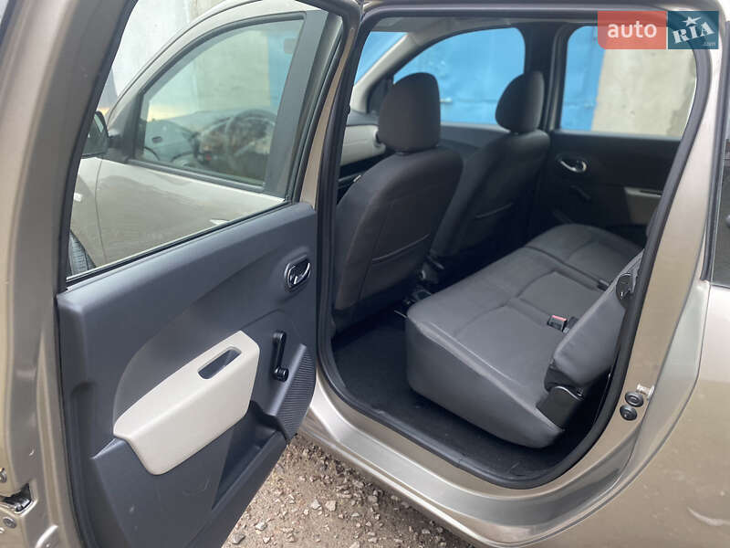 Мінівен Dacia Lodgy 2012 в Рівному