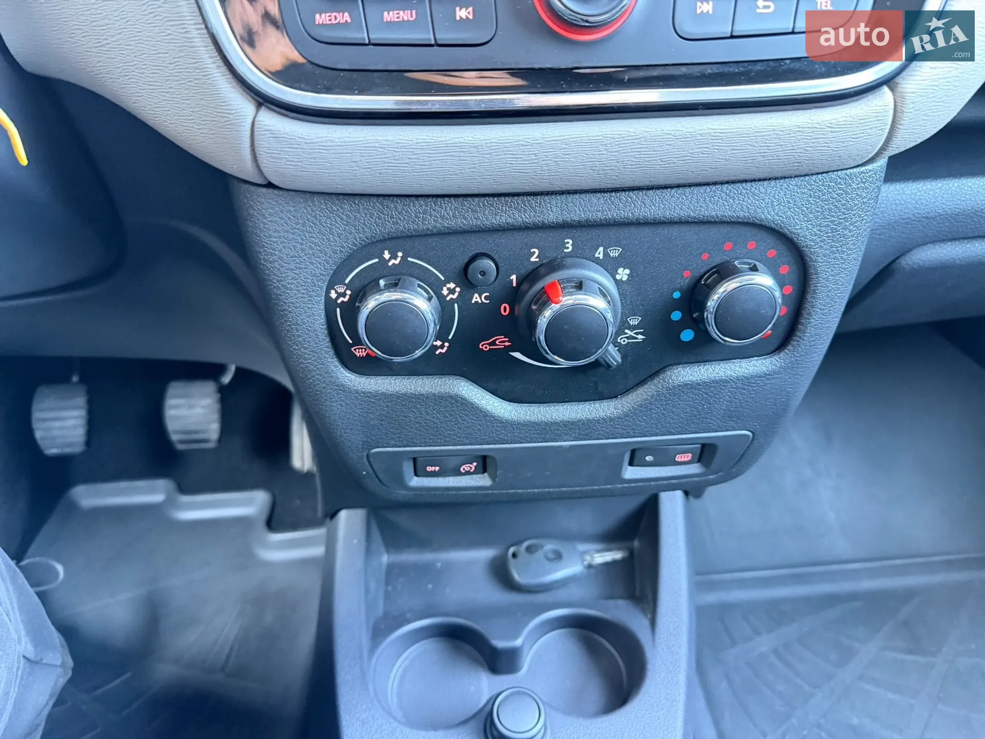 2013 Dacia Lodgy - мініатюра 29