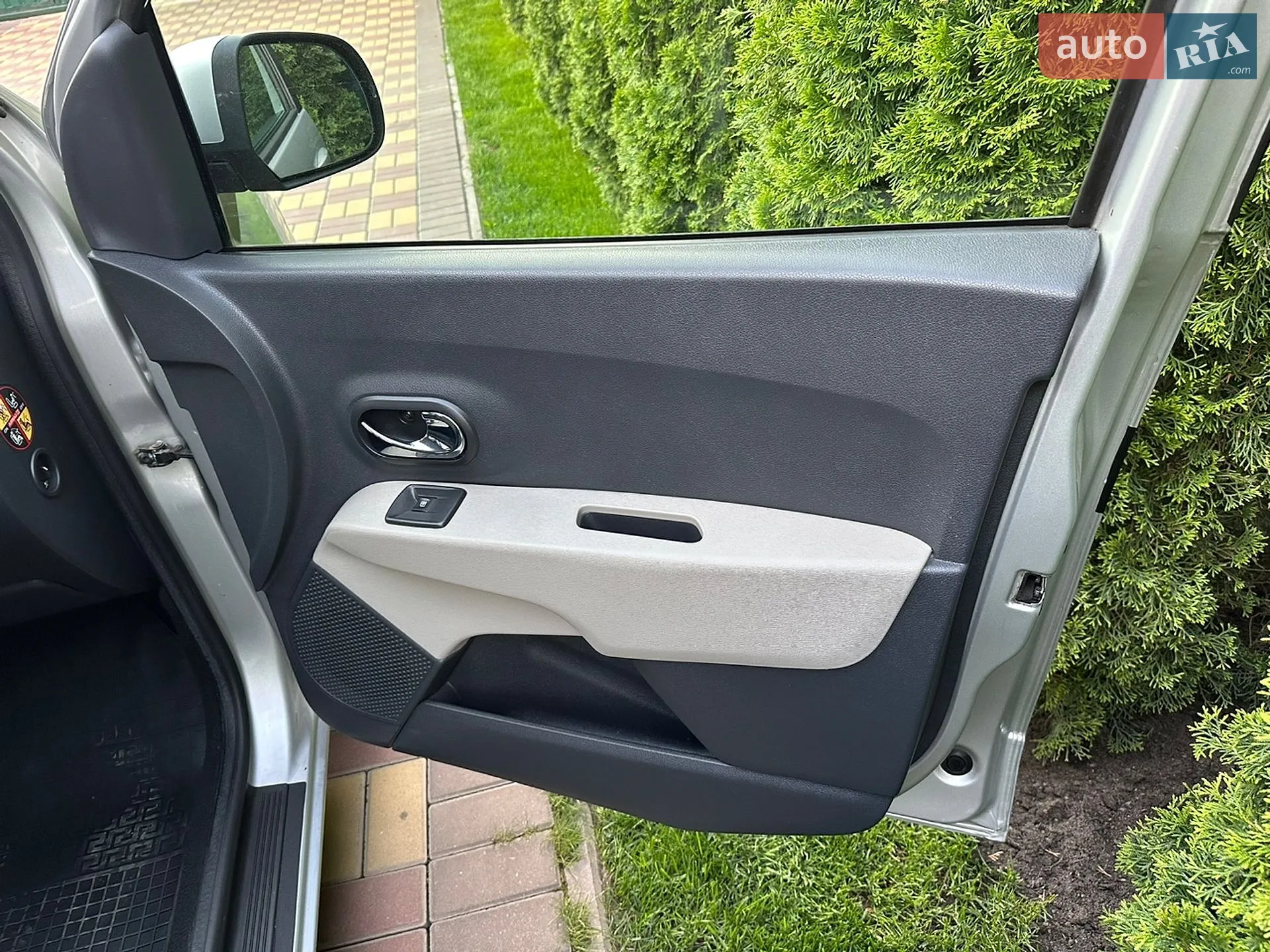 2012 Dacia Lodgy - мініатюра 23